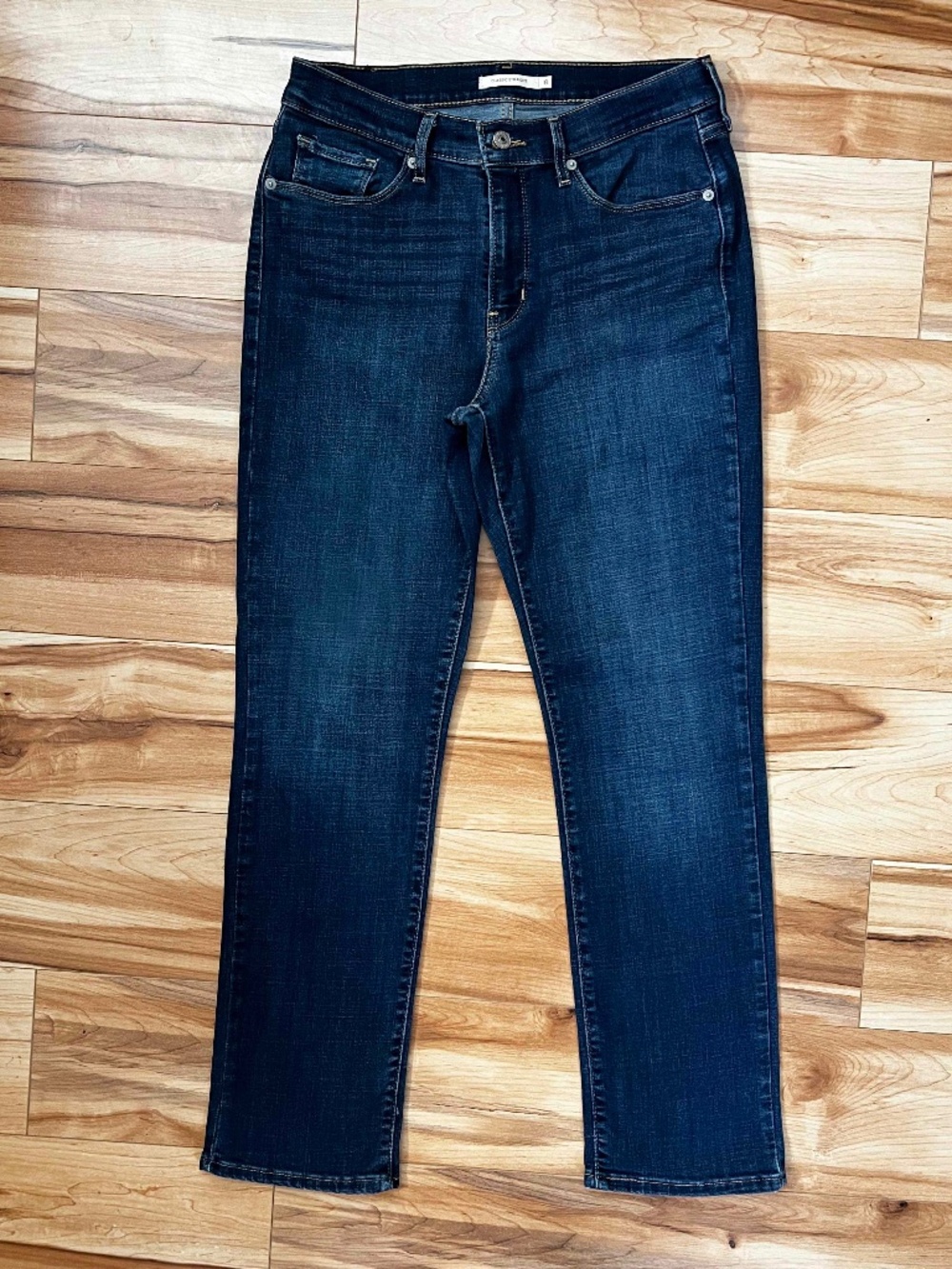 Levi's Classic Straight Leg Jeans Women's Size 29x30 Medium Wash Denim 8M